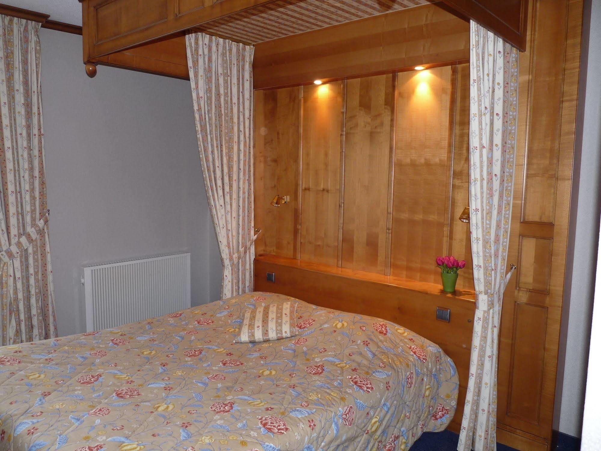 Hotel Le Рикевир Экстерьер фото