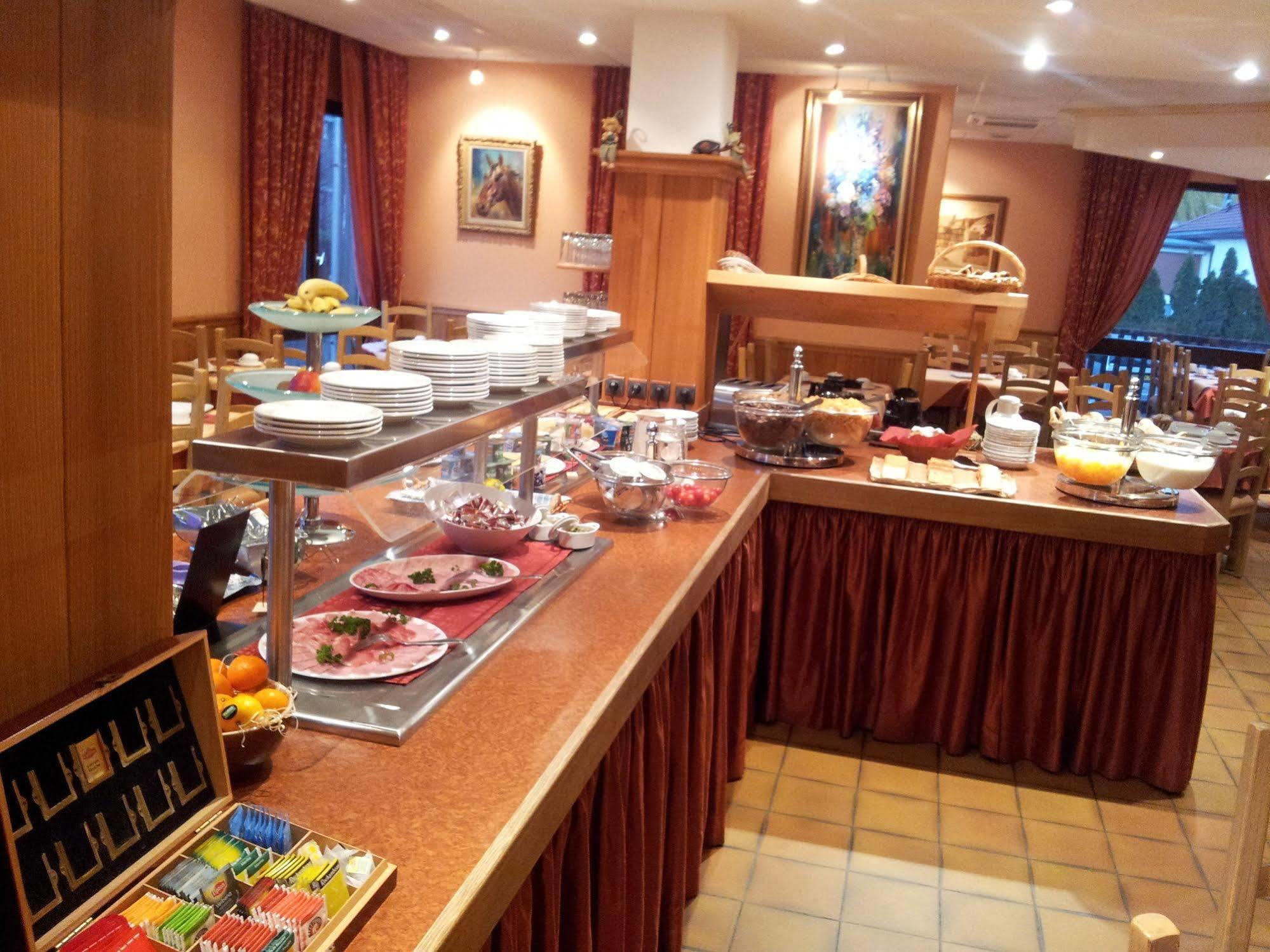 Hotel Le Рикевир Экстерьер фото